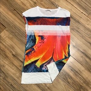 Zara Women's Muscle Tee with Bold Abstract Design